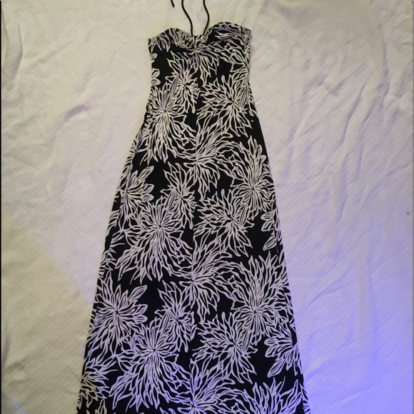 Sexy Black and White Maxi-Dress - Picture 5 of 9